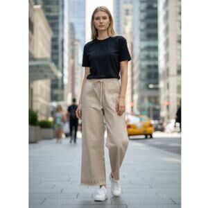 Disney Womens White Embroidered Crop Pants - Size Large